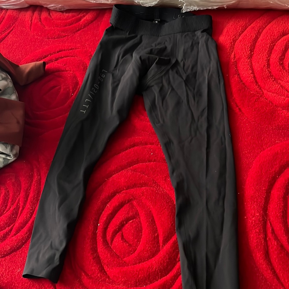 Lululemon mens compression 3/4 tights black never worn no tags